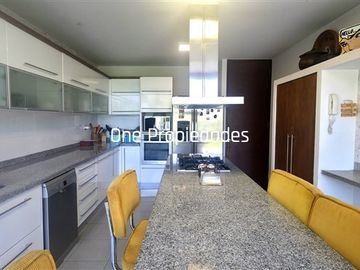 Yunque Venta Duplex 4D4B Estar Serv Jardin Pisc Lo Barnechea