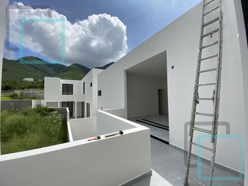 CASA EN VENTA PEDREGAL DE LA MONTAÑA ZONA CARRETERA NACIONAL MONTERREY