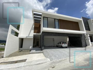 CASA EN VENTA PEDREGAL DE LA MONTAÑA ZONA CARRETERA NACIONAL MONTERREY