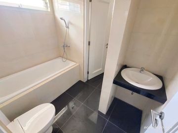 Rumah mewah semi furnished di jln Palagan KM 7