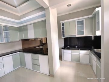 Rumah mewah semi furnished di jln Palagan KM 7