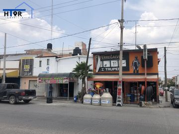 CASA EN VENTA CON 3 LOCALES COMERCIALES, AV. JOSÉ DE GÁLVEZ