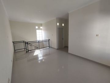 Rumah baru minimalis 2 lantai di ciwastra dekat buahbatu