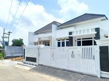 Rumah dijual di Tanjung Senang, Pinggir Jalan Aspal