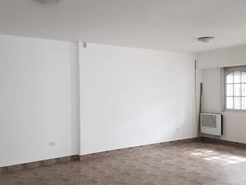 EXCELENTE CASA BIEN DISTRIBUIDA
