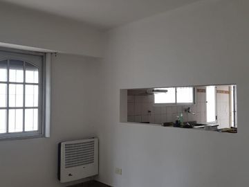 EXCELENTE CASA BIEN DISTRIBUIDA