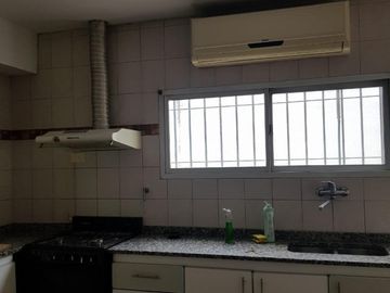 EXCELENTE CASA BIEN DISTRIBUIDA