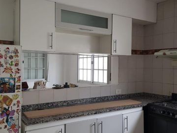EXCELENTE CASA BIEN DISTRIBUIDA