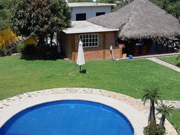 Quinta amueblada en venta, ideal para negocio