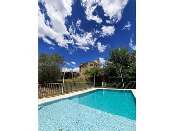 VENTA-CASA 2 DORMITORIOS-VILLA CARLOS PAZ-VISTA ÚNICA.