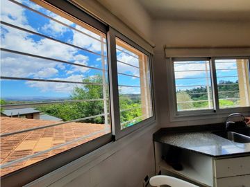 VENTA-CASA 2 DORMITORIOS-VILLA CARLOS PAZ-VISTA ÚNICA.