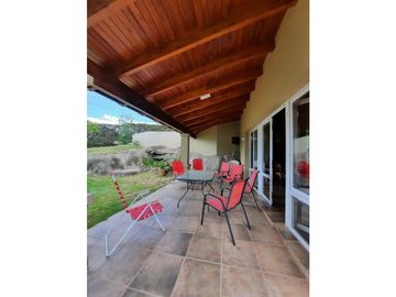 VENTA-CASA 2 DORMITORIOS-VILLA CARLOS PAZ-VISTA ÚNICA.