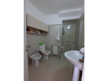VENTA-CASA 2 DORMITORIOS-VILLA CARLOS PAZ-VISTA ÚNICA.
