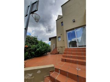 VENTA-CASA 2 DORMITORIOS-VILLA CARLOS PAZ-VISTA ÚNICA.