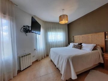 VENTA-CASA 2 DORMITORIOS-VILLA CARLOS PAZ-VISTA ÚNICA.