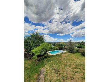 VENTA-CASA 2 DORMITORIOS-VILLA CARLOS PAZ-VISTA ÚNICA.