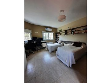VENTA-CASA 2 DORMITORIOS-VILLA CARLOS PAZ-VISTA ÚNICA.