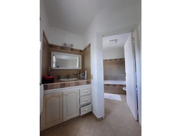 VENTA-CASA 2 DORMITORIOS-VILLA CARLOS PAZ-VISTA ÚNICA.