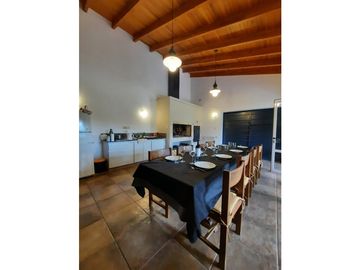 VENTA-CASA 2 DORMITORIOS-VILLA CARLOS PAZ-VISTA ÚNICA.