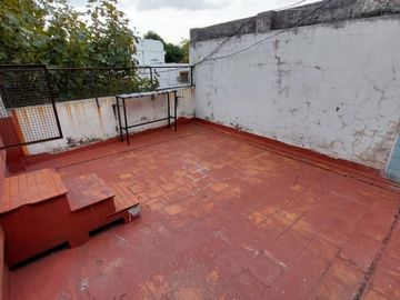 PH 5 AMBIENTES AL FRENTE CON ENTRADA INDEPENDIENTE Y COCHERA SIN EXPENSAS EN VENTA EN FLORES
