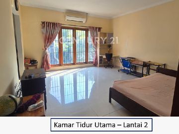 Rumah 3 Lantai Pejaten Siap Huni Jakarta Selatan