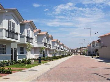 Venta de elegante Casa modelo Marina a estrenar en Urb. Casalaguna/ a 5 min. de Riocentro Dorado.