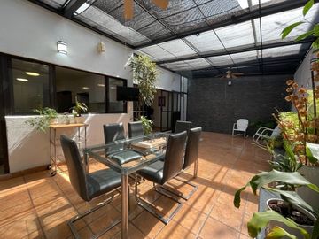 San Jerónimo Aculco, Casa en venta con amplia terraza y roof garden.
