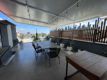 San Jerónimo Aculco, Casa en venta con amplia terraza y roof garden.