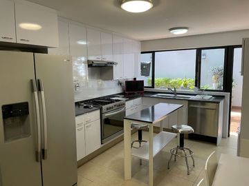 San Jerónimo Aculco, Casa en venta con amplia terraza y roof garden.