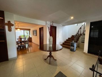 San Jerónimo Aculco, Casa en venta con amplia terraza y roof garden.