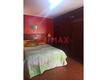 ¡Oportunidad única! Hermosa casa amoblada, de tres pisos ubicada en una zona estratégica del Distrito de Comas, cerca de Av. El Retablo y Av. Universi