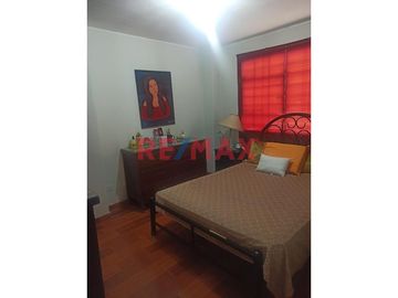 ¡Oportunidad única! Hermosa casa amoblada, de tres pisos ubicada en una zona estratégica del Distrito de Comas, cerca de Av. El Retablo y Av. Universi