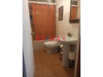 ¡Oportunidad única! Hermosa casa amoblada, de tres pisos ubicada en una zona estratégica del Distrito de Comas, cerca de Av. El Retablo y Av. Universi