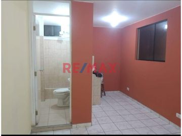 ¡Oportunidad única! Hermosa casa amoblada, de tres pisos ubicada en una zona estratégica del Distrito de Comas, cerca de Av. El Retablo y Av. Universi