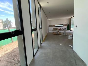 Casa 4 amb a Estrenar!! Lote 1000 m2 piscina Financiación tomo prop