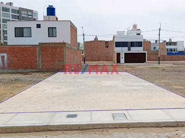Lindo terreno en Urbanización La Estación, Pimentel
A solo 02 cuadras del 2do Malecón para que vivas disfrutando de la brisa marina todos los días.