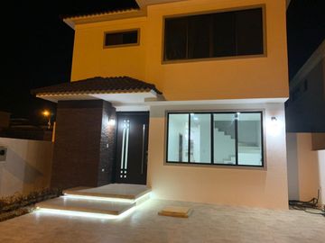 VENTA DE CASA EN PORTO ALEGRE VIA A  LA COSTA