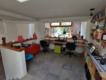 INCREÍBLE CASA ESTILO EUROPEO CON UBICACIÓN Y VISTA PRIVILEGIADA EN TEPOZ