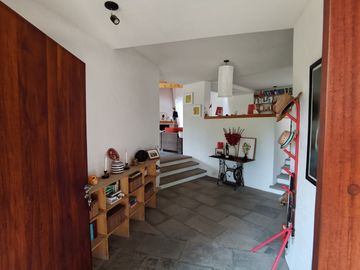 INCREÍBLE CASA ESTILO EUROPEO CON UBICACIÓN Y VISTA PRIVILEGIADA EN TEPOZ
