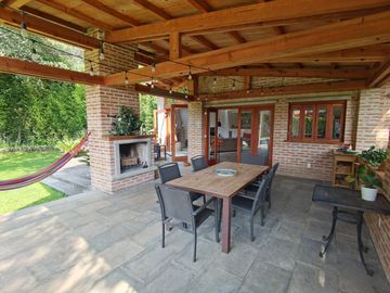 INCREÍBLE CASA ESTILO EUROPEO CON UBICACIÓN Y VISTA PRIVILEGIADA EN TEPOZ