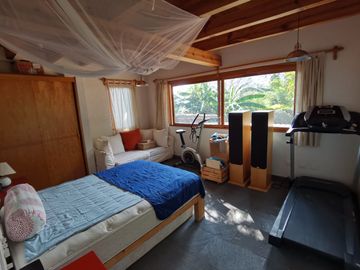 INCREÍBLE CASA ESTILO EUROPEO CON UBICACIÓN Y VISTA PRIVILEGIADA EN TEPOZ