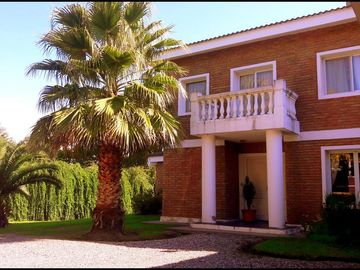 VILLA ALLENDE-COUNTRY LA PALOMA- MAGNÍFICA- 4 Dorm-1 suite-3 Galerías-Pileta-