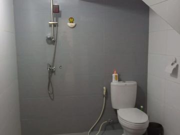 Rumah 2 lantai non komplek di depok 2