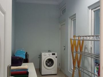 Rumah 2 lantai non komplek di depok 2
