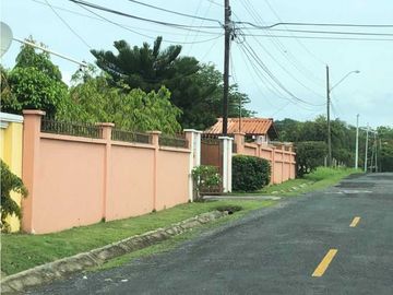SE VENDE O ALQUILA CASA EN CORONADO 4R 3B