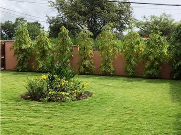 SE VENDE O ALQUILA CASA EN CORONADO 4R 3B