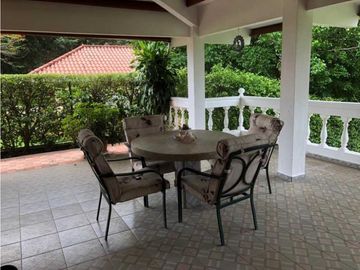 SE VENDE O ALQUILA CASA EN CORONADO 4R 3B