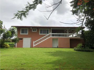 SE VENDE O ALQUILA CASA EN CORONADO 4R 3B