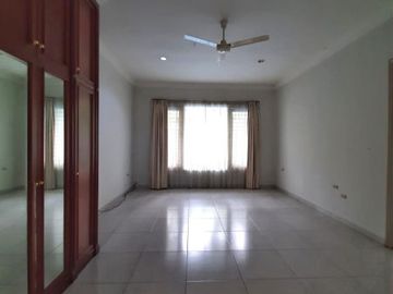DIJUAL RUMAH LUAS dgn SWIMMING POOL di Jl KEMANG DALAM, JAKSEL