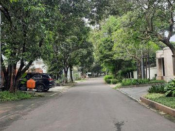 DIJUAL RUMAH LUAS dgn SWIMMING POOL di Jl KEMANG DALAM, JAKSEL